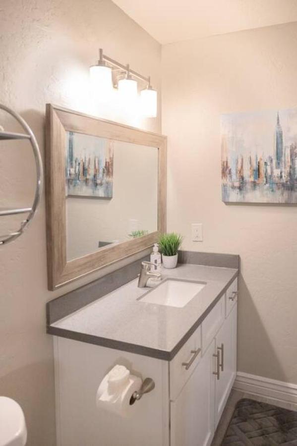 Modern 3br,2ba With Game Hallway - Pets Welcome Holiday home *
